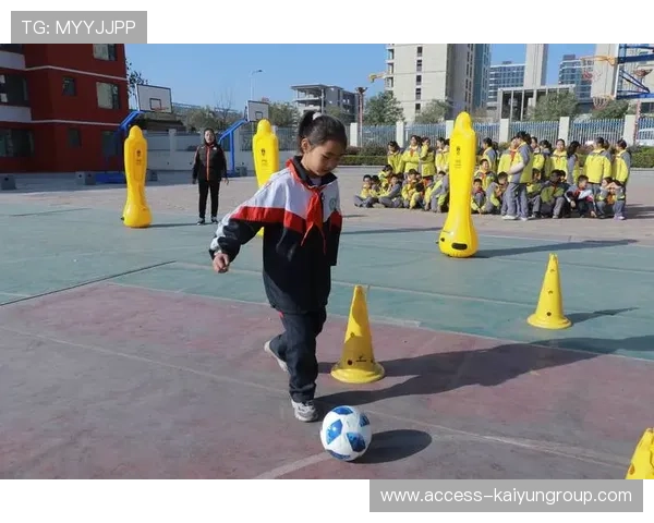 中国足球少女足球运动推广与文化接受度分析，中国青少年女子足球队