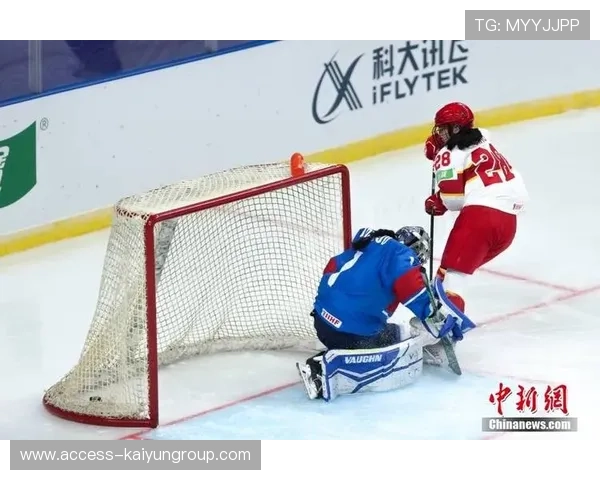 国际冰球赛：女冰中国队顽强逆转韩国，携手进入四强，中国女子冰球队比赛视频