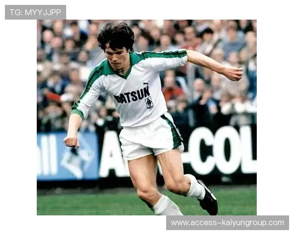 马特乌斯:马拉多纳让足球变得像艺术一样美,马拉多纳和特维斯 马特乌斯:马拉多纳让足球变得像艺术一样美,马拉多纳和特维斯